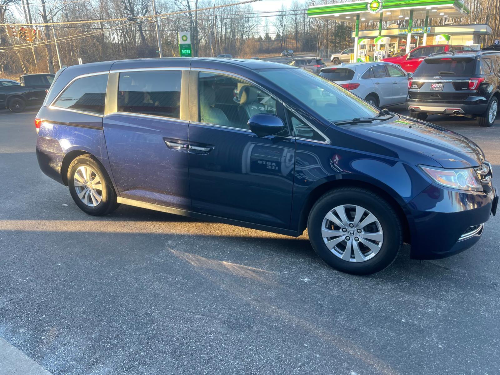 2015 Blue /Gray Honda Odyssey EX-L (5FNRL5H64FB) with an 3.5L V6 SOHC 24V engine, 6-Speed Automatic transmission, located at 11115 Chardon Rd. , Chardon, OH, 44024, (440) 214-9705, 41.580246, -81.241943 - This 2015 Honda Odyssey EX-L offers a luxurious and convenient driving experience, boasting a premium leather interior and sound system, enhancing comfort and entertainment on the go. Its safety and functional features, such as a backup camera, Honda Lane Watch, lane departure warning, and forward c - Photo #3